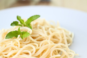  spaghetti on white dish