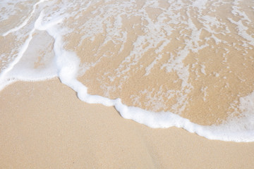 Fototapeta na wymiar Wave roll into beach