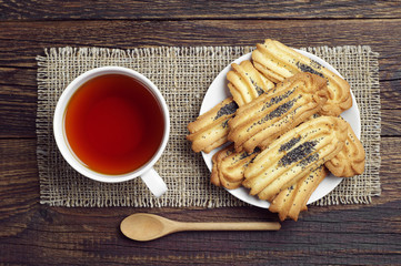 Cookies with poppy and tea