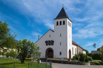 Fototapeta na wymiar Kirche in Peppenkum