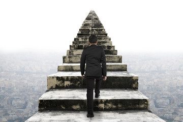Obraz premium Businessman climbing the old concrete stairs with urban scene
