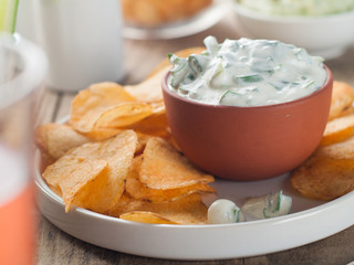 potato chips with dip