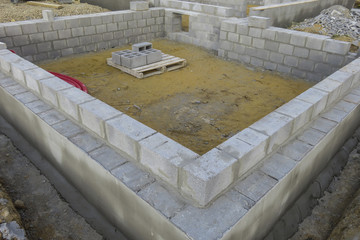 Construction des fondations d'une maison