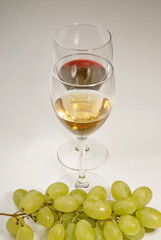Glasses of wine and grapes