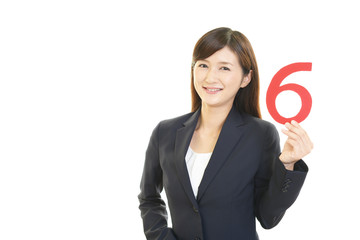 数字を持つ女性