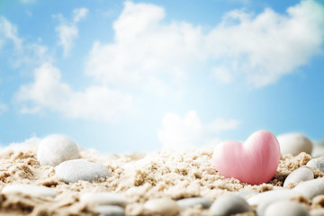 Obraz na płótnie Canvas Heart on the sand on the seashore.