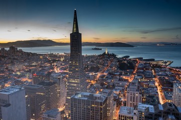 Naklejka premium Aerial Views of San Francisco Financial District and Bay at Dusk