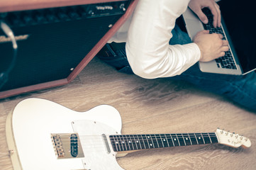Guitarist uses a laptop
