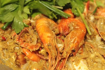 Shrimp curry - Fried shrimp with curry powder in pan