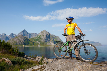 Fototapeta premium Biking in Norway against picturesque landscape