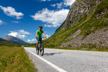 Fototapeta premium Biking in Norway against picturesque landscape
