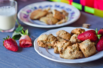 Biscuits, cornflakes and raisins