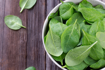 Fresh spinach in bowl