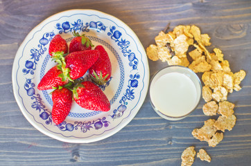 Biscuits, cornflakes, strawberry and milk