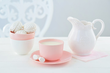 Porcelain crockery, milk and marshmallows