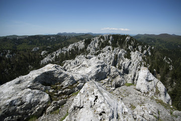 Fototapeta na wymiar view from peak on peak - bijele stijene