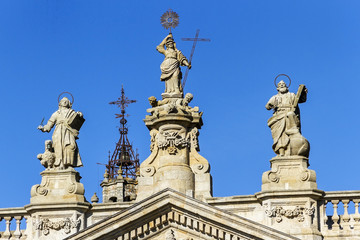 Fototapeta na wymiar Saints sculptures on the cathedral