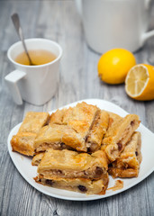apple and raisins pie