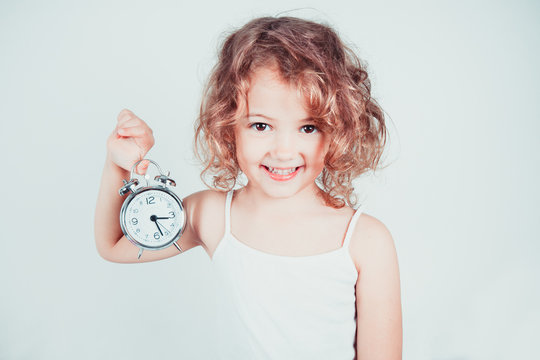 bambina svegliata