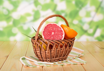 Naklejka premium Grapefruits in a basket