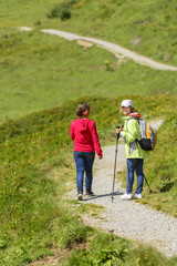 Teenager beim Wandern
