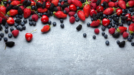  Juicy strawberries and blueberries