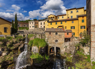 Fototapeta na wymiar The medieval town of Loro Ciuffenna,