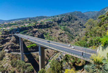 Fototapeta na wymiar Roads, bridges and tunnels Madeira.