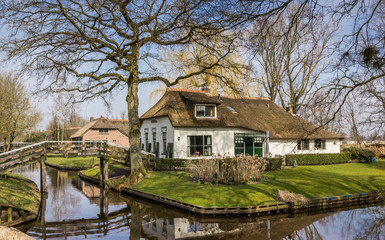 Fototapeta na wymiar Old white farm in historical village Giethoorn