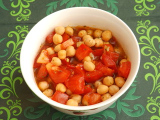 Tomatensalat mit Kichererbsen