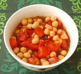 Tomatensalat mit Kichererbsen