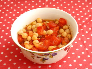 Tomatensalat mit Kichererbsen
