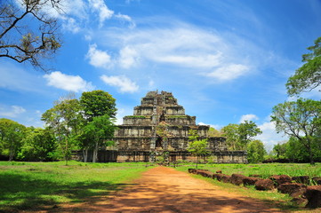 Fototapeta na wymiar Angkor Koh Ker Temple in Cambodia