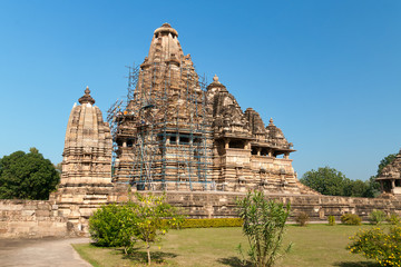 Fototapeta na wymiar Vishvanath temple in Khajuraho
