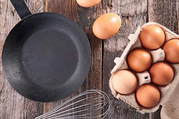 Crédence de cuisine en verre imprimé Oeufs sur le plat fresh egg and frying pan