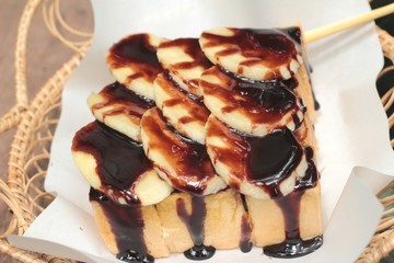 Toast topped with bananas and chocolate