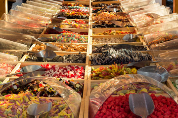 Süßgkeitenstand auf einem Volksfest