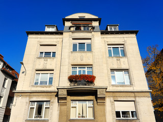Wohn- und Geschäftshaus