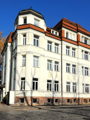 Wohn- und Geschäftshaus