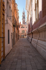 Venise : une ruelle déserte