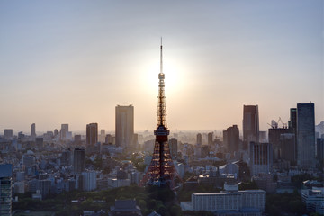 夕日の東京タワーと町並み