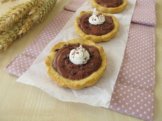 Schokoladentartelettes mit Topping