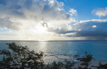 Naklejka premium Le jour se lève sur l'île Rodrigues ! 