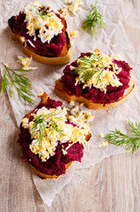 Sandwich with beetroot and egg