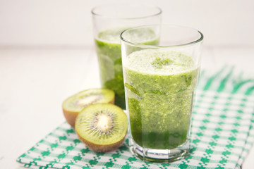 smoothie with kiwi