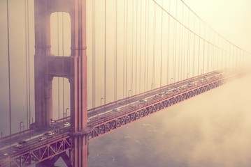 Golden Gate Bridge Traffic - obrazy, fototapety, plakaty