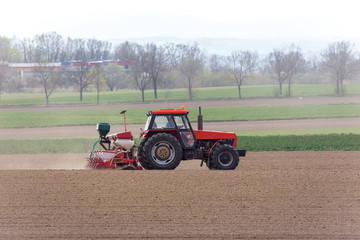 Obraz premium Tractor harrowing the field