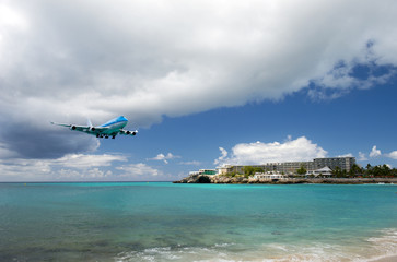 Fototapeta na wymiar Landing at Princess Juliana international airport, Sint Maarten