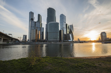 Деловой центр Москва-Сити на восходе.