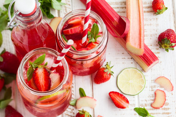 strawberry,lime and rhubarb lemonade - obrazy, fototapety, plakaty
